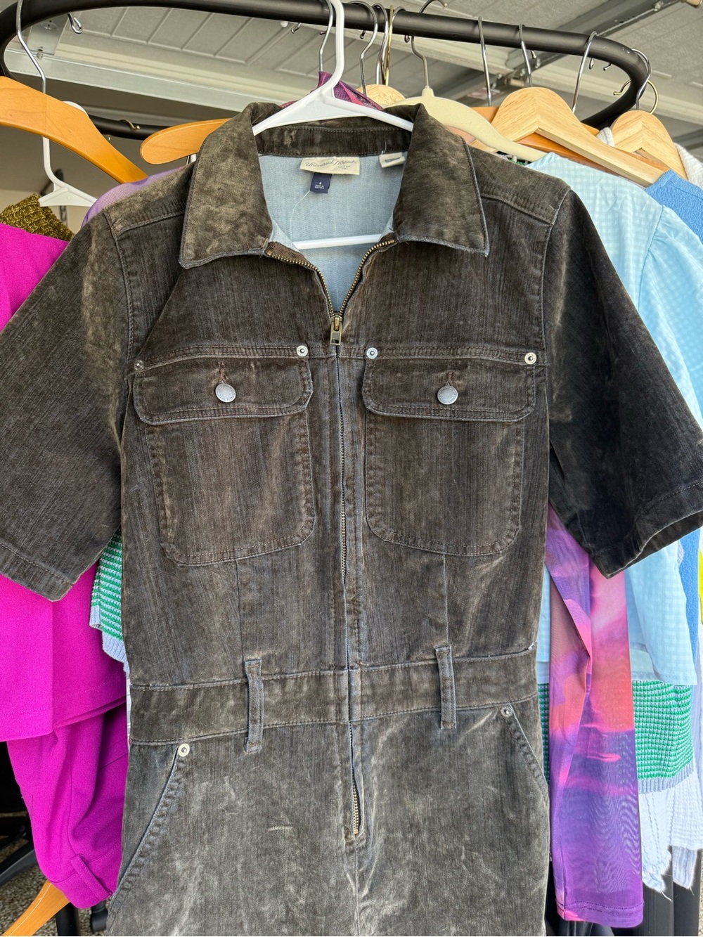 Men's Short-Sleeve Corduroy Zip-Front Jumpsuit in Grey Green
